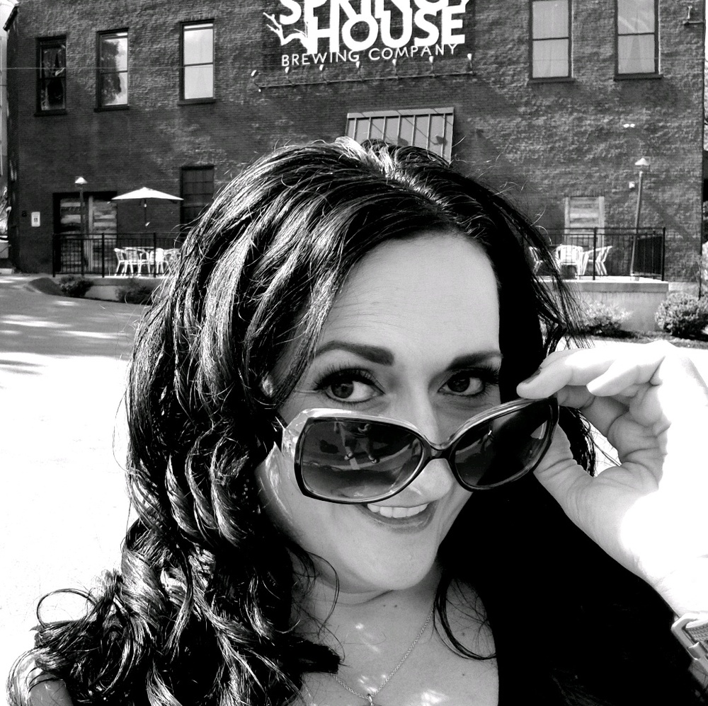 Meet your Posher, JENNIFER STRAND!